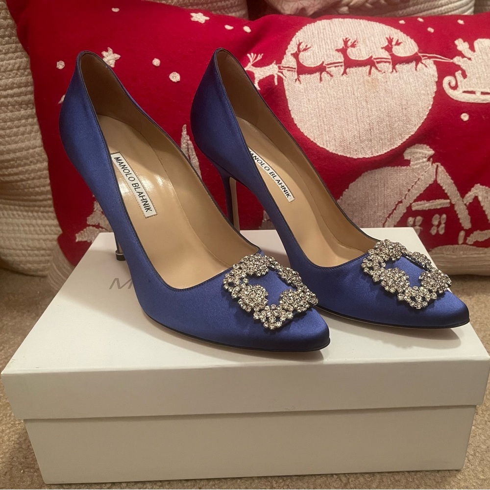 Manolo Blahnik Hangisi Blue Pumps